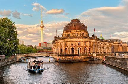 Canales alrededor de la Isla de los Museos en Berlín