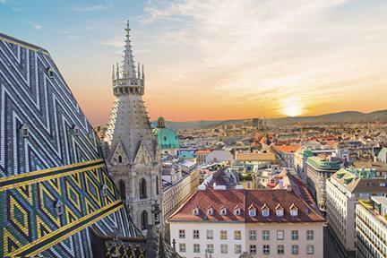 Vista de Viena y sus tejados al amanecer, Austria
