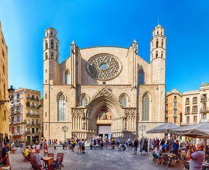 Fachada de Santa María del Mar en el barrio de la Ribera de Barcelona