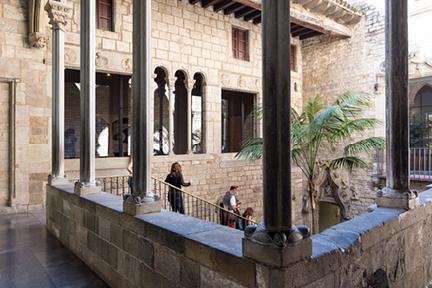 Claustro del Museo Picasso de estilo gótico