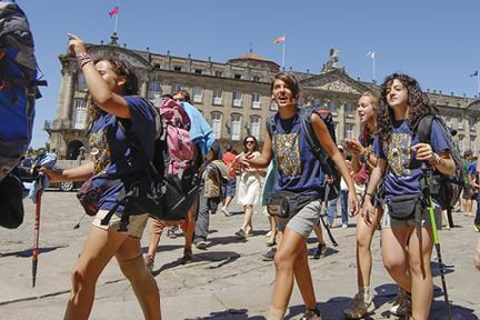 Jóvenes peregrinos en el Camino de Santiago