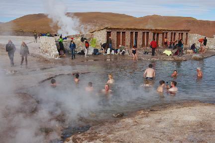 Baños termales en El Tatio, San Pedro de Atacama