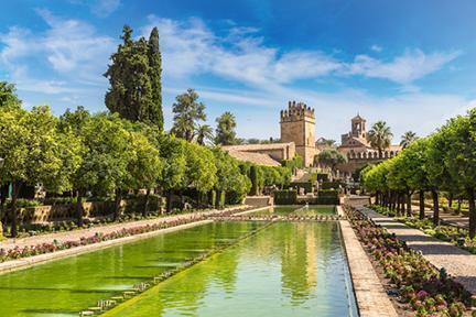 Fuentes y jardín del Alcázar de los Reyes Cristianos en Córdoba