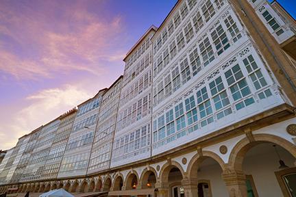 Fachadas típicas de la arquitectura coruñesa, las galerías de la Marina