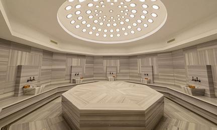 Interior de un hamam o baño turco en Estambul