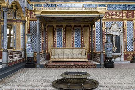 Muestra de la hermosa decoración interior del Palacio de Topkapi en Estambul