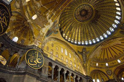 Interior de la basílica de Santa Sofía en Estambul