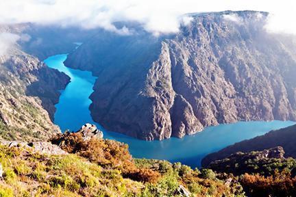 Cañón del río Sil cubierto por las nueves