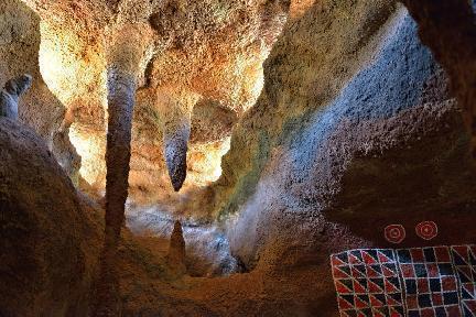 Cueva con pinturas guanches en la isla de Gran Canaria