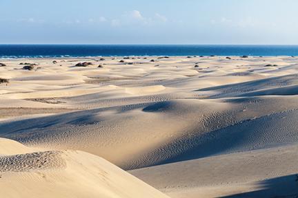 Dunas características de Maspalomas en la isla de Gran Canaria