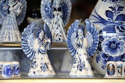 Ángeles de cerámica típica de la localidad de Delft