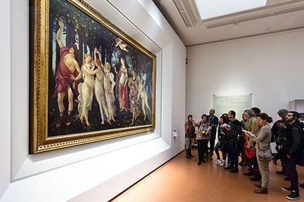 Interior de la Galería de los Uffizi en Florencia, uno de los principales centros culturales de Italia