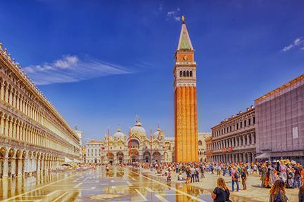 Emblemática plaza veneciana de San Marcos, un icono de Italia