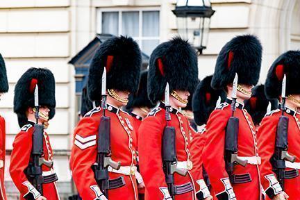 Guardia Real realizando el cambio frente al palacio de Buckingham, Londres