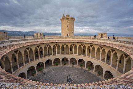 Característico castillo circular de Bellver