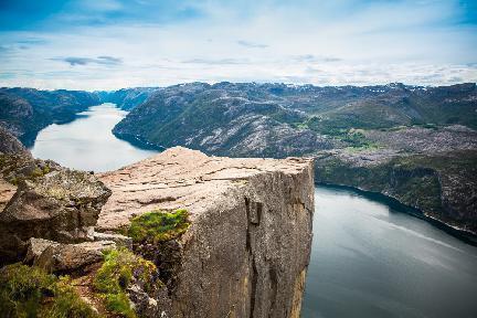 Vistas vertiginosas desde Preikestolen, Noruega