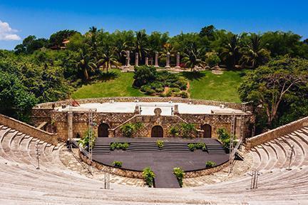 Teatro construido a modo romano en la colonia de los Altos de Chavón