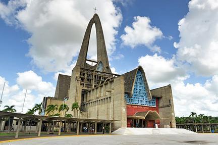 Basílica de la Virgen de La Altagracia en Salvaleón de Higüey