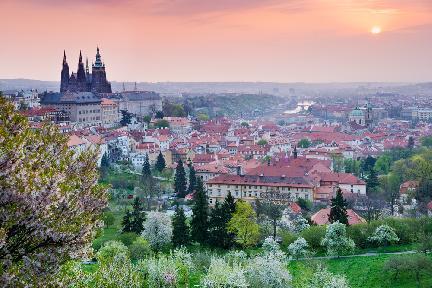 Vista de Praga destacando la catedral de San Vito