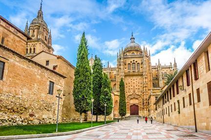 Imagen de las dos Catedrales de Salamanca comunicadas en su interior