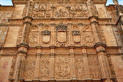 Detalle de la rica decoración de la fachada de la Universidad de Salamanca