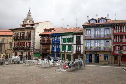 Terrazas en la plaza de Honbarribia