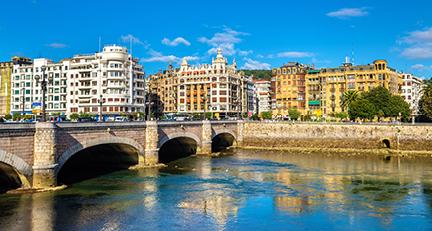 Puente sobre el río Urumea a su paso por San Sebastián