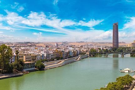 Vista de Triana en la orilla derecha del Guadalquivir