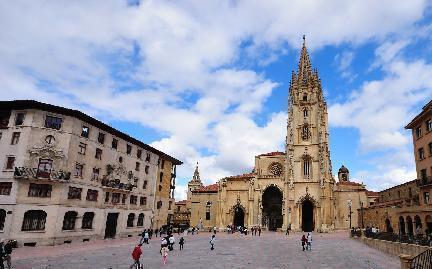 Oviedo, plaza de la catedral, Asturias