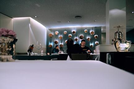 Moderno restaurante de vanguardia en Barcelona