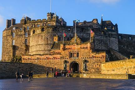 Imponente imagen del castillo de Edimburgo, Escocia