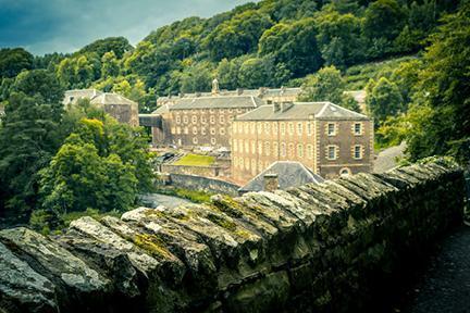 Panorámica de New Lanark con su estilo industrial, Escocia