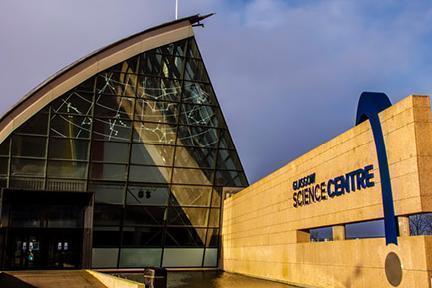 Moderno edificio del Scencie Centre de Glasgow, Escocia