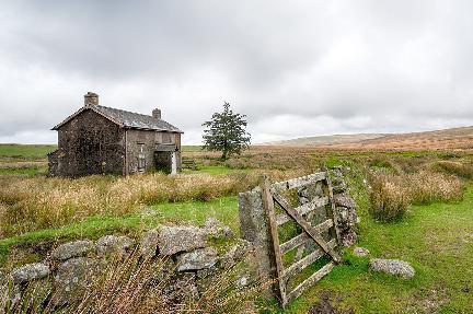 Darmoor, vista de los páramos y una misteriosa casa abandonada. Reino Unido