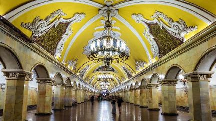 Belleza decorativa del metro de Moscú