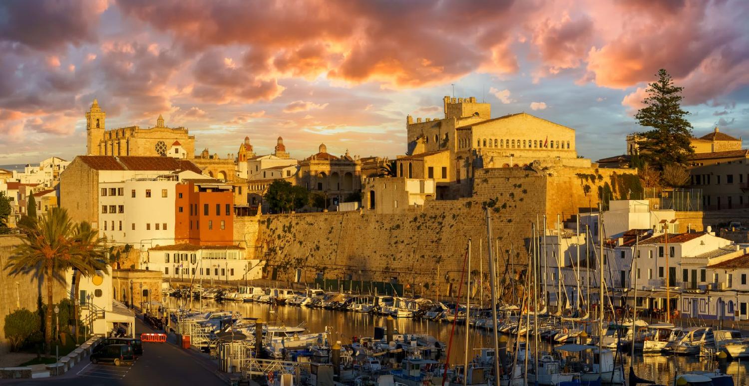 Preciosa vista de Ciutadella en Menorca