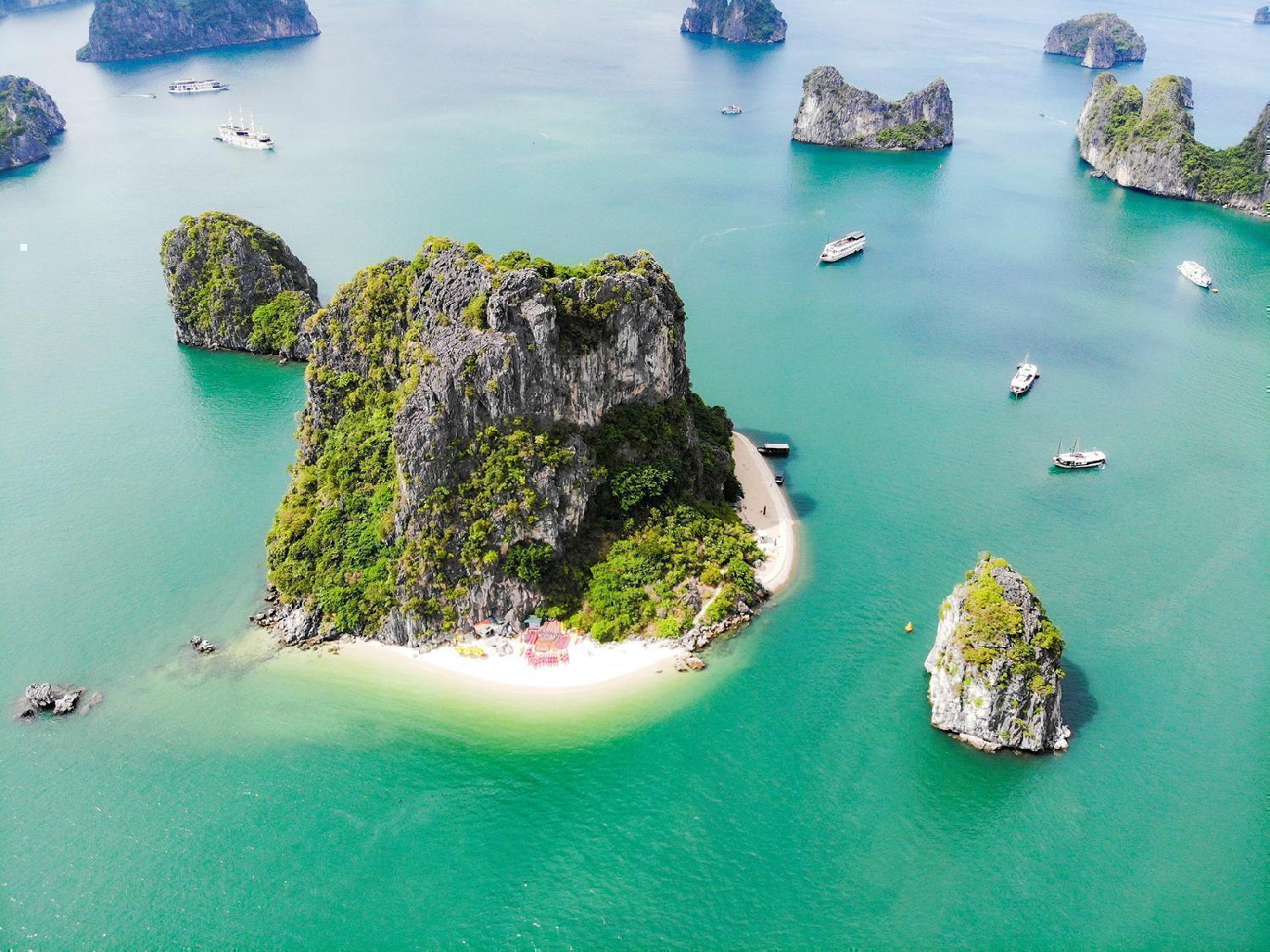 Vista de la bahía de Ha Long en Vietnam