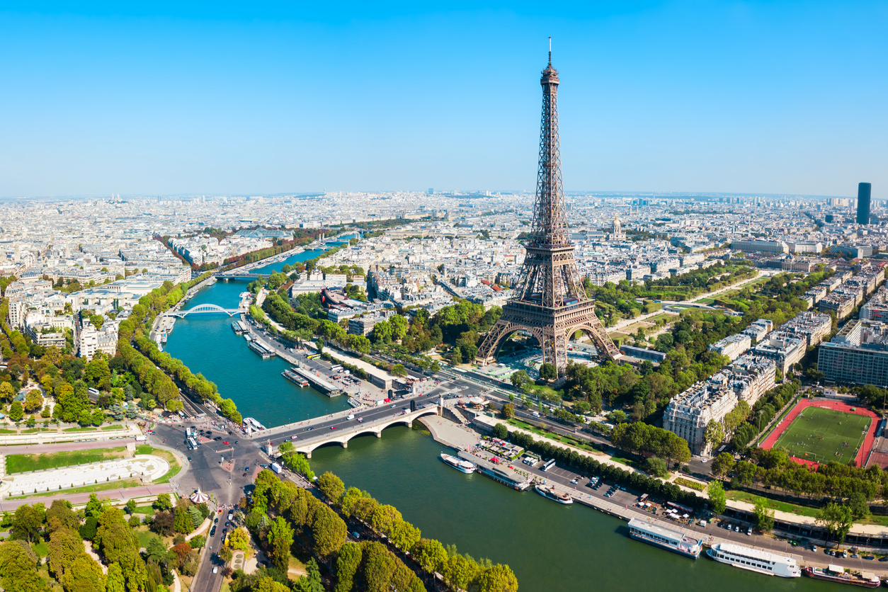 Torre Eiffel en París, uno de los destinos más bonitos de Europa