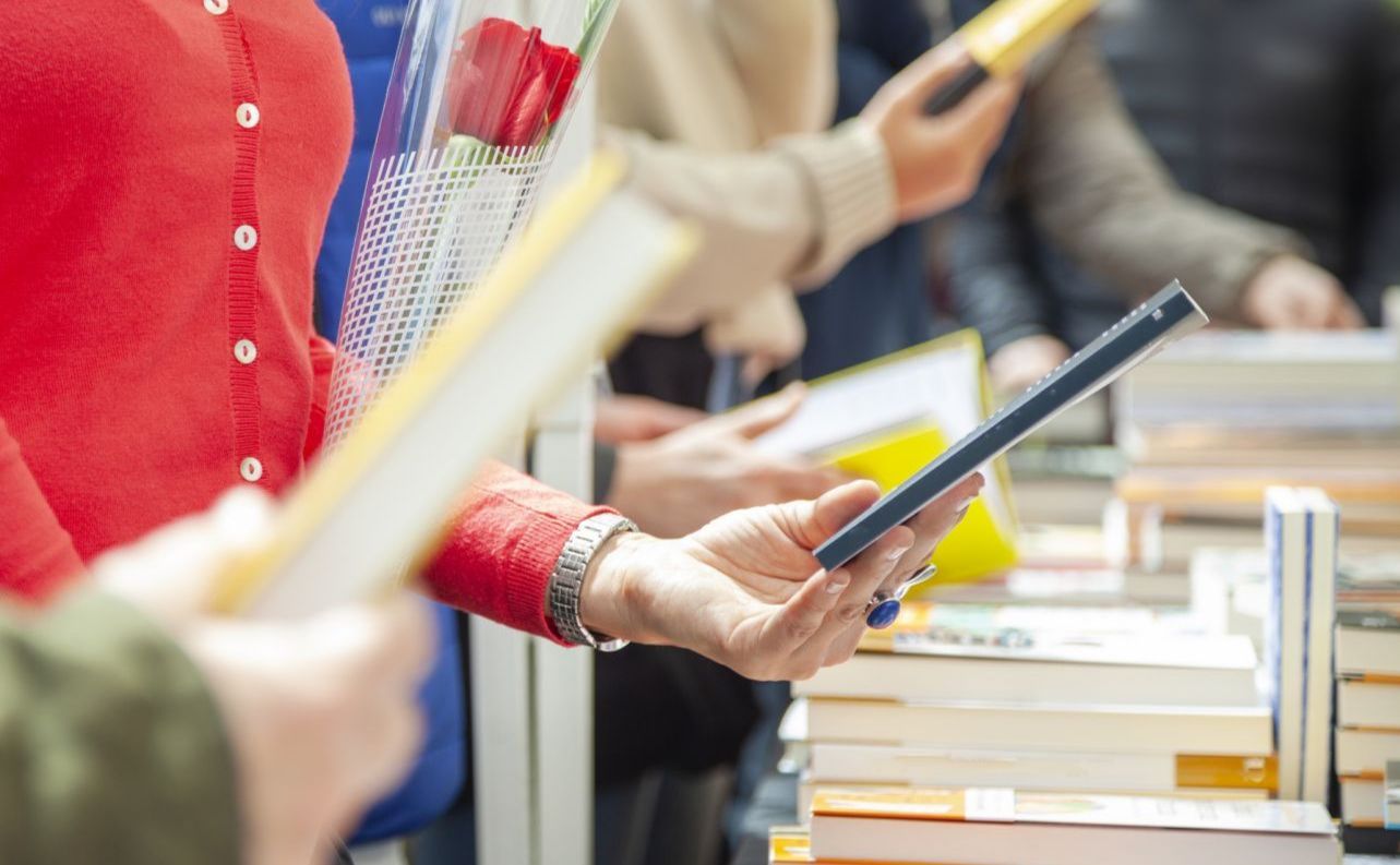 Los libros para regalar en Sant Jordi 2024 a un viajero