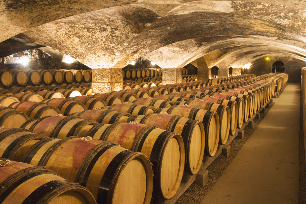 Bodega en la ciudad de Burdeos, Francia