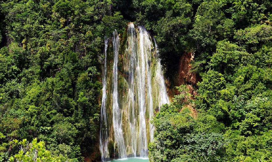 Impresionante cascada de El-Limón en la República Dominicana