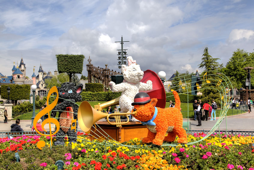 En este parque temático de París hasta la decoración de los jardines tiene como protagonistas a los personajes Disney.