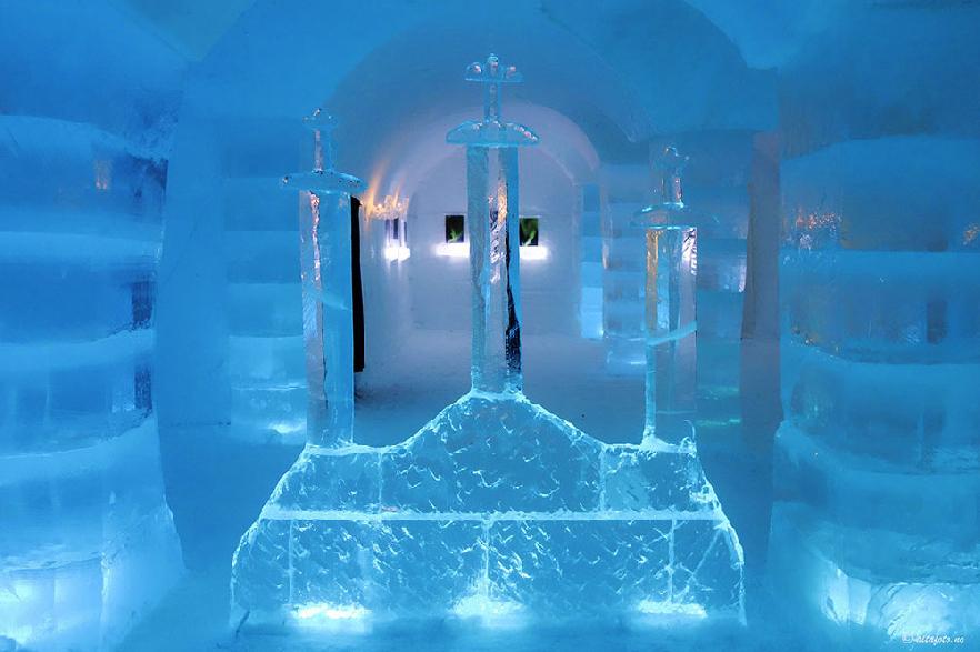 Arte en hielo decorando el Sorrisniva Igloo Hotel