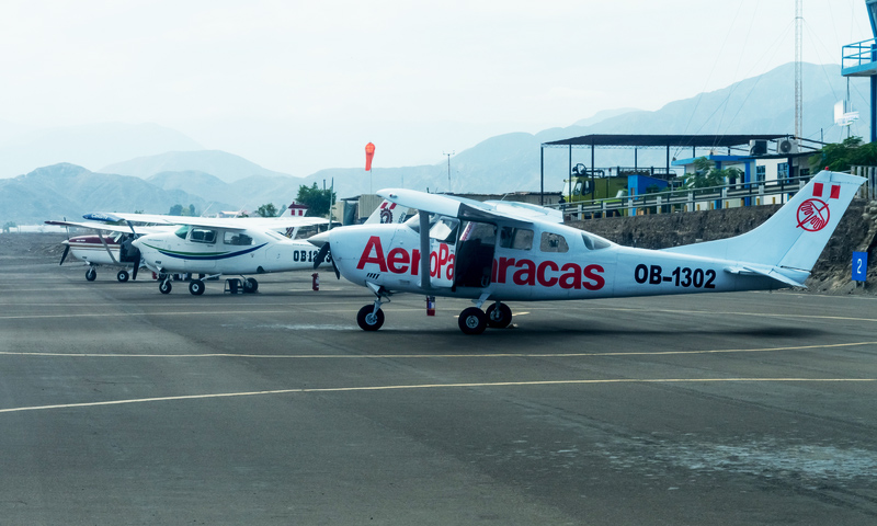 Avionetas turísticas en las pistas del aeródromo