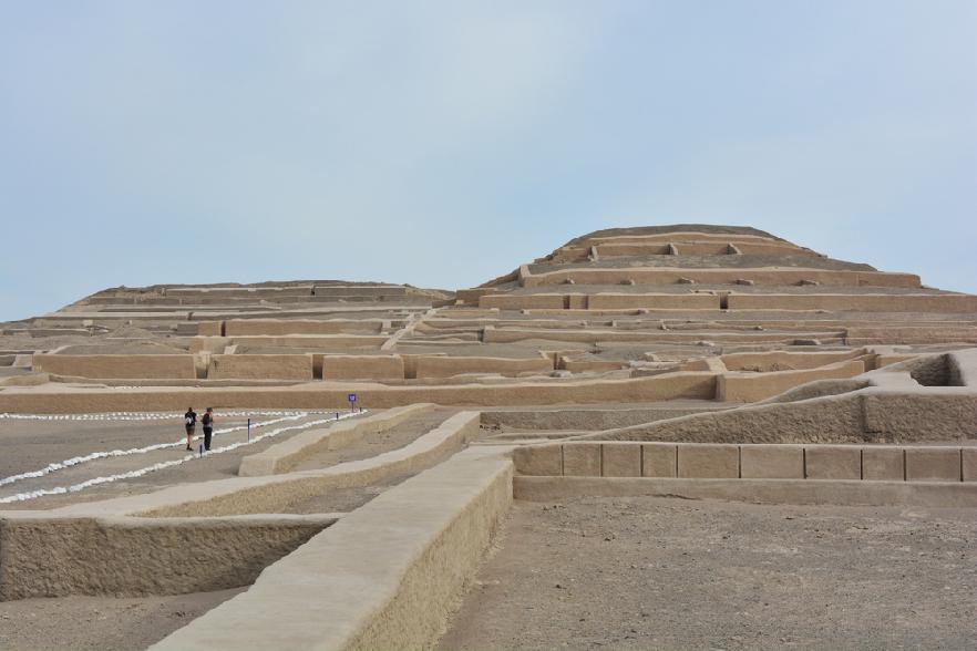 Ruinas y pirámides de la cultura nasca en Perú