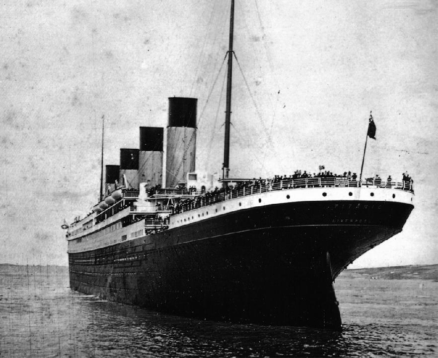 El Titanic durante su viaje inagural
