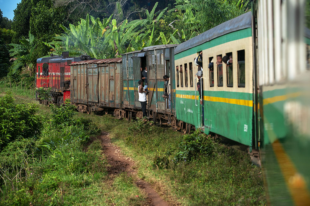 Rudimentario tren en Madagascar