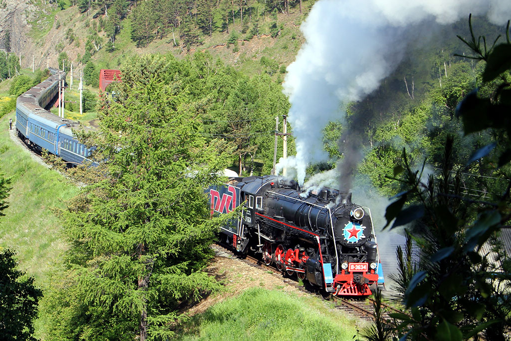 Transiberiano a su paso por el lago Baikal