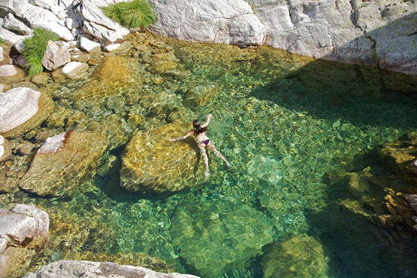 La Sierra de Gredos ofrece muchas y variadas opciones para un baño refrescante en plena naturaleza