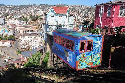 Coloridas viviendas en la ciudad de Valparaiso